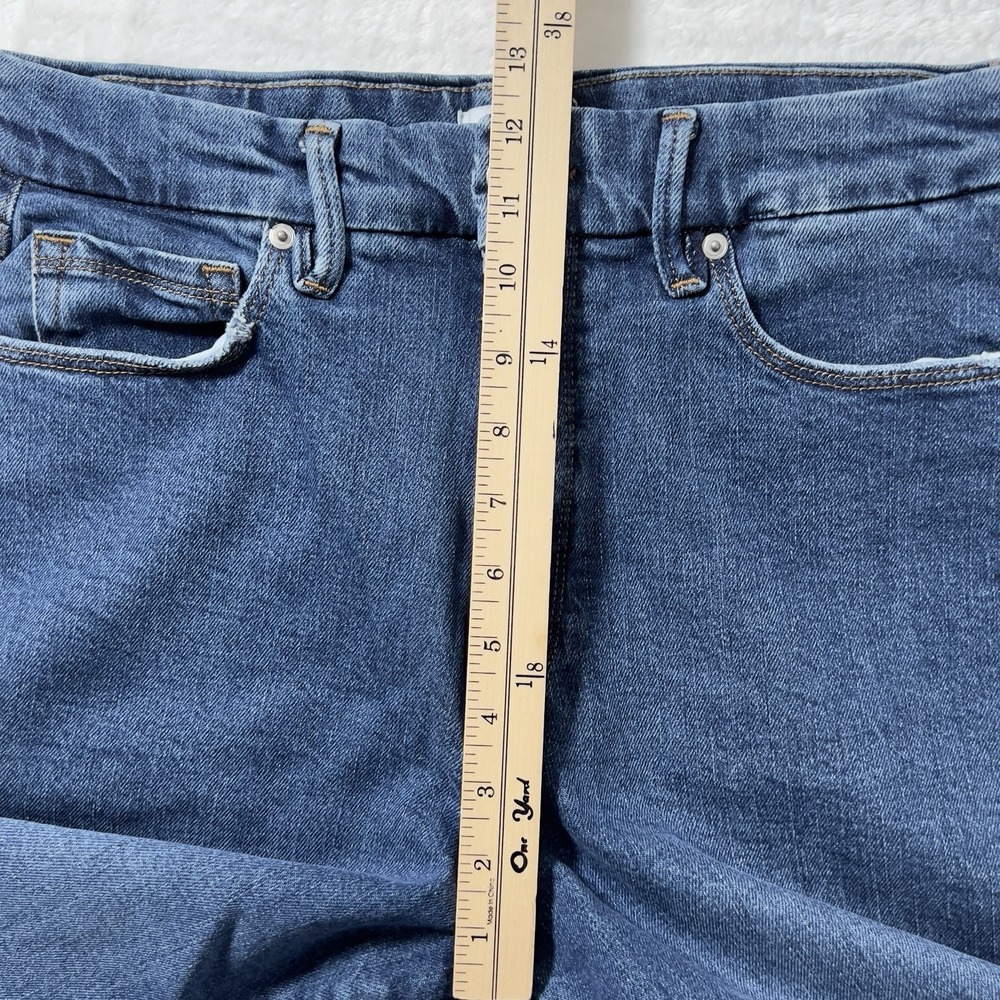 Good American High-Rise Wide-Leg Jeans in Medium Blue - Picture 13 of 15